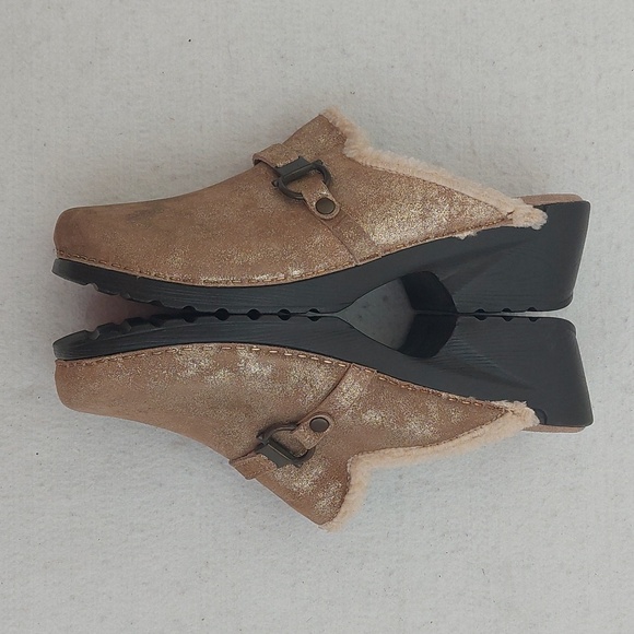 ITALIAN COMFORT CLOGS Cozy Women's Tan Clogs NWOT - Picture 4 of 13